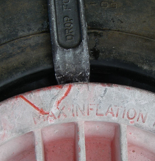 tire lever on tire / rim